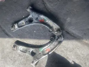 Hydundi Elantra 2012 Lower Arm Pair