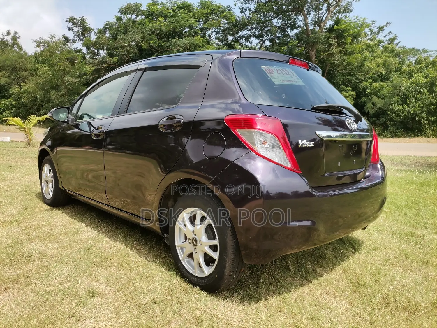 Toyota Vitz 1.3 FWD 5dr 2013 Maroon