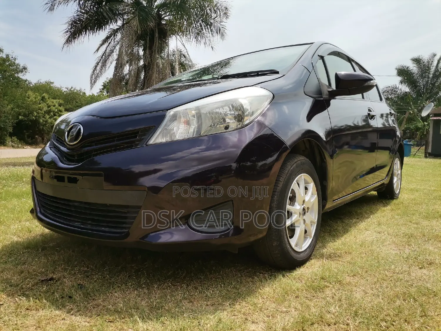 Toyota Vitz 1.3 FWD 5dr 2013 Maroon