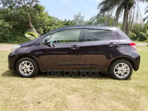 Toyota Vitz 1.3 FWD 5dr 2013 Maroon