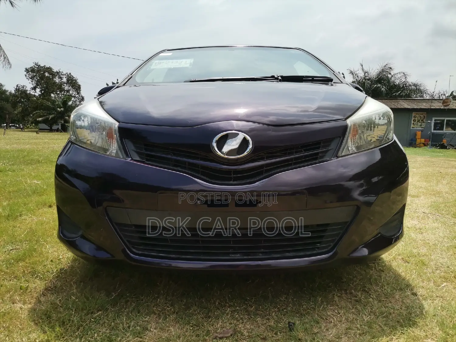 Toyota Vitz 1.3 FWD 5dr 2013 Maroon