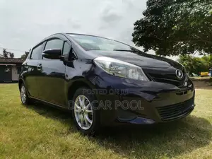 Toyota Vitz 1.3 FWD 5dr 2013 Maroon