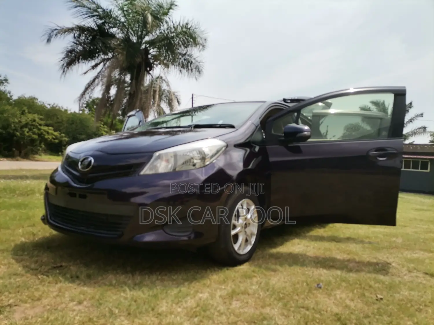 Toyota Vitz 1.3 FWD 5dr 2013 Maroon
