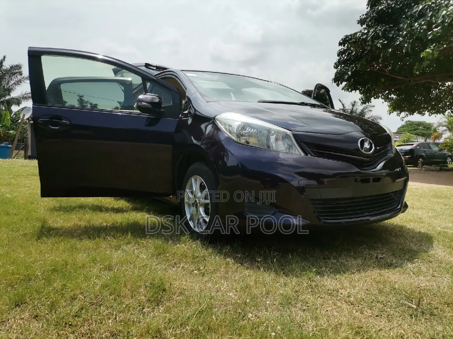 Toyota Vitz 1.3 FWD 5dr 2013 Maroon