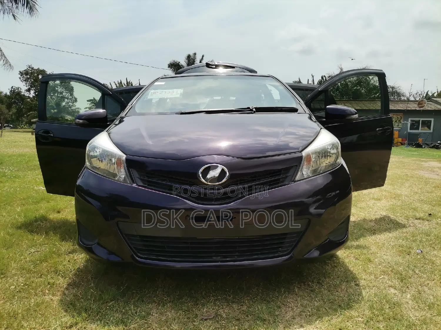 Toyota Vitz 1.3 FWD 5dr 2013 Maroon