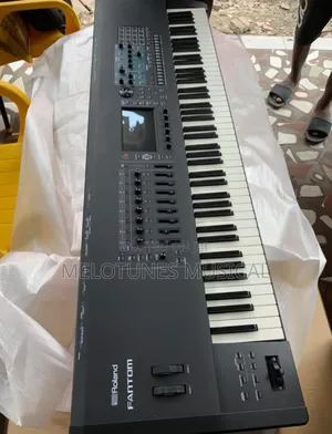 Roland Fantom-8 Synthesizer Workstation Keyboard