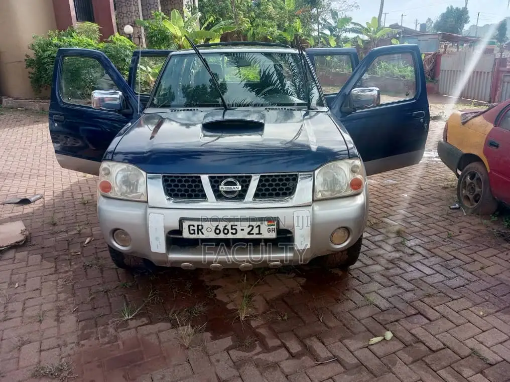 Nissan Navara 2013 Blue