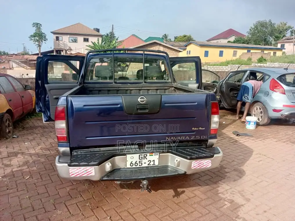 Nissan Navara 2013 Blue