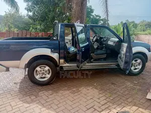 Nissan Navara 2013 Blue
