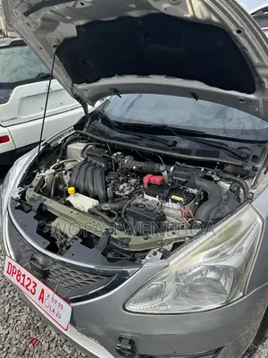 Nissan Tiida 2014 Silver