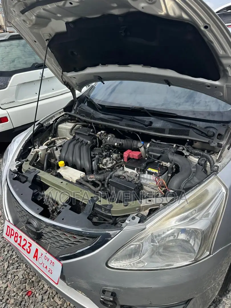 Nissan Tiida 2014 Silver