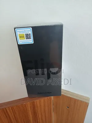 New Samsung Galaxy Z Flip4 256 GB Black