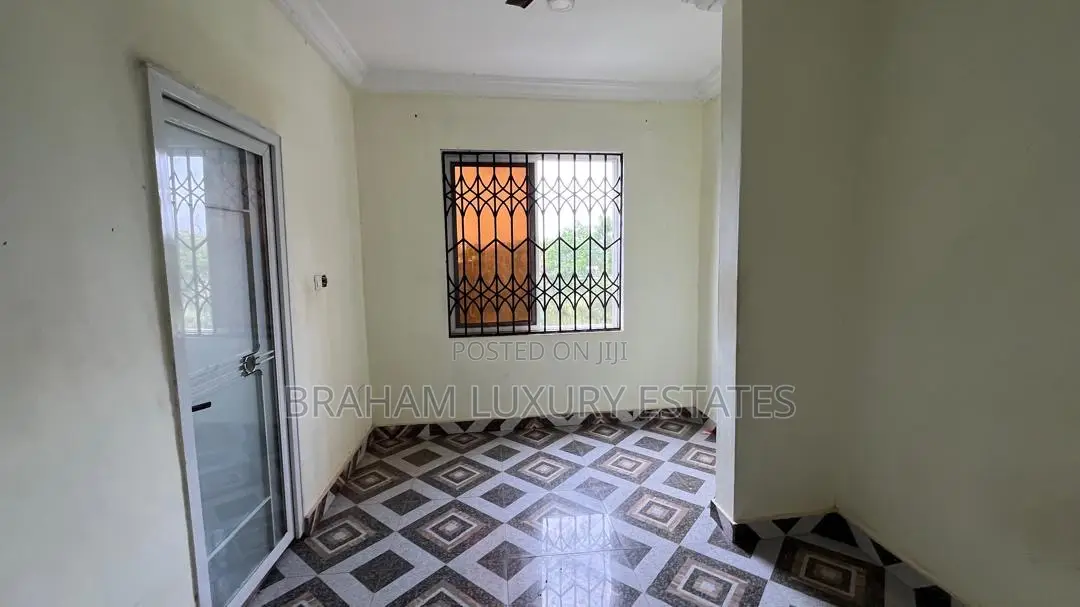 2bdrm Apartment in Braham Luxury Estate, Sakumono for rent