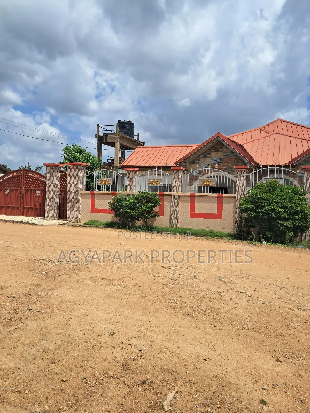 6bdrm House in Obeyeyie, Ga West Municipal for sale