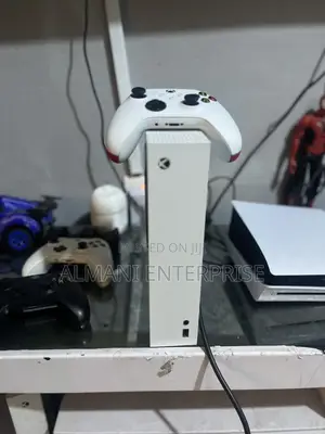 Xbox Series S With 4 Games With 1 Controllers