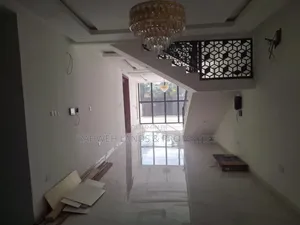 6bdrm House in East Legon for sale