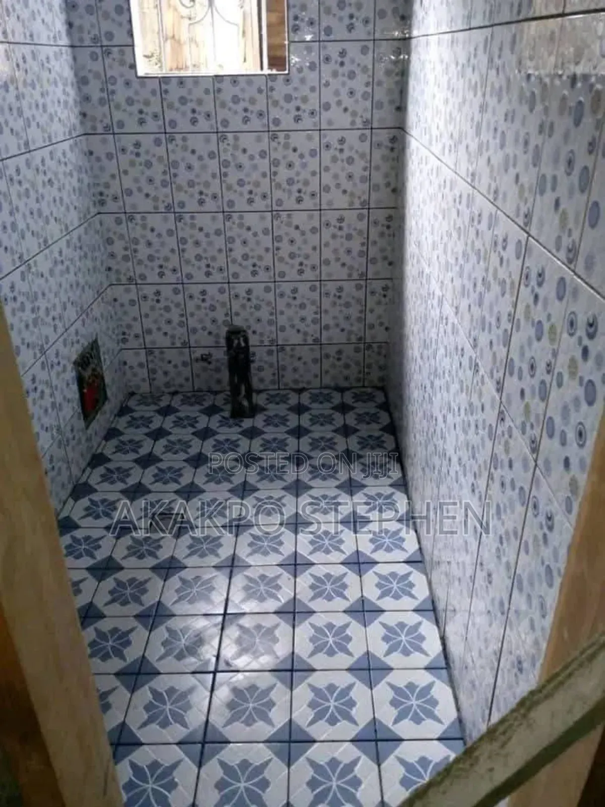 Master Hands in Tiling