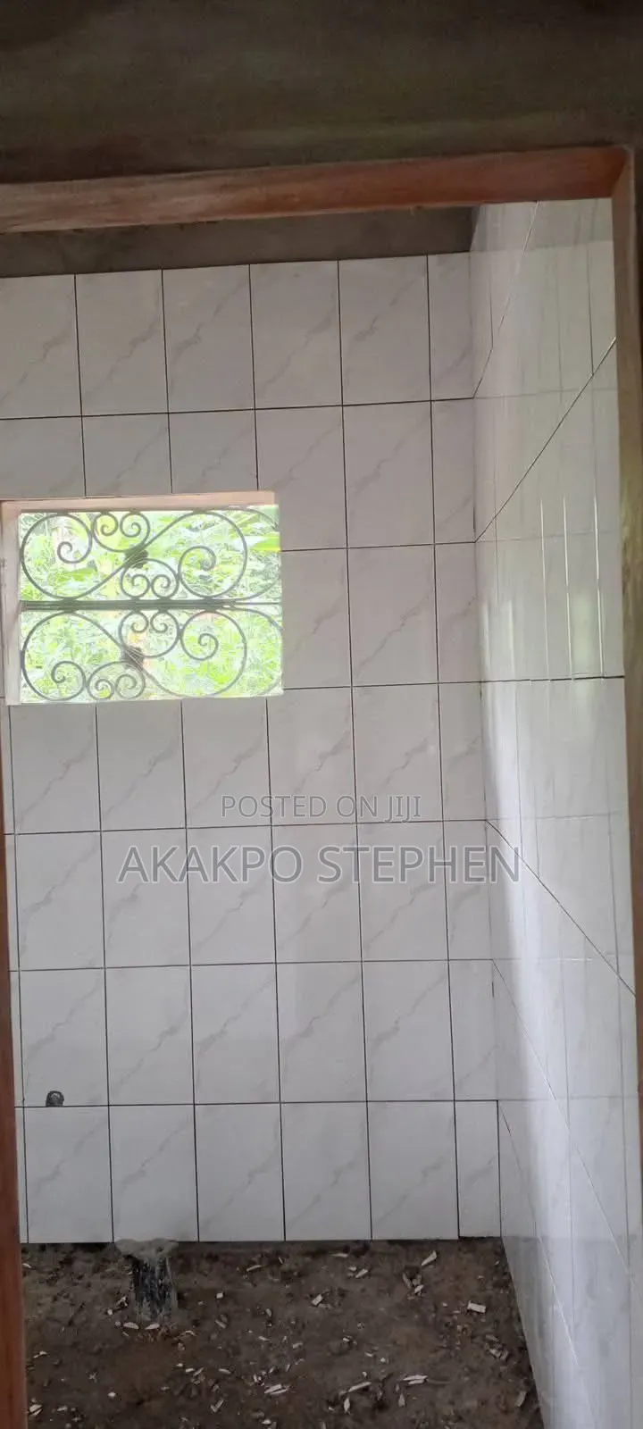 Master Hands in Tiling