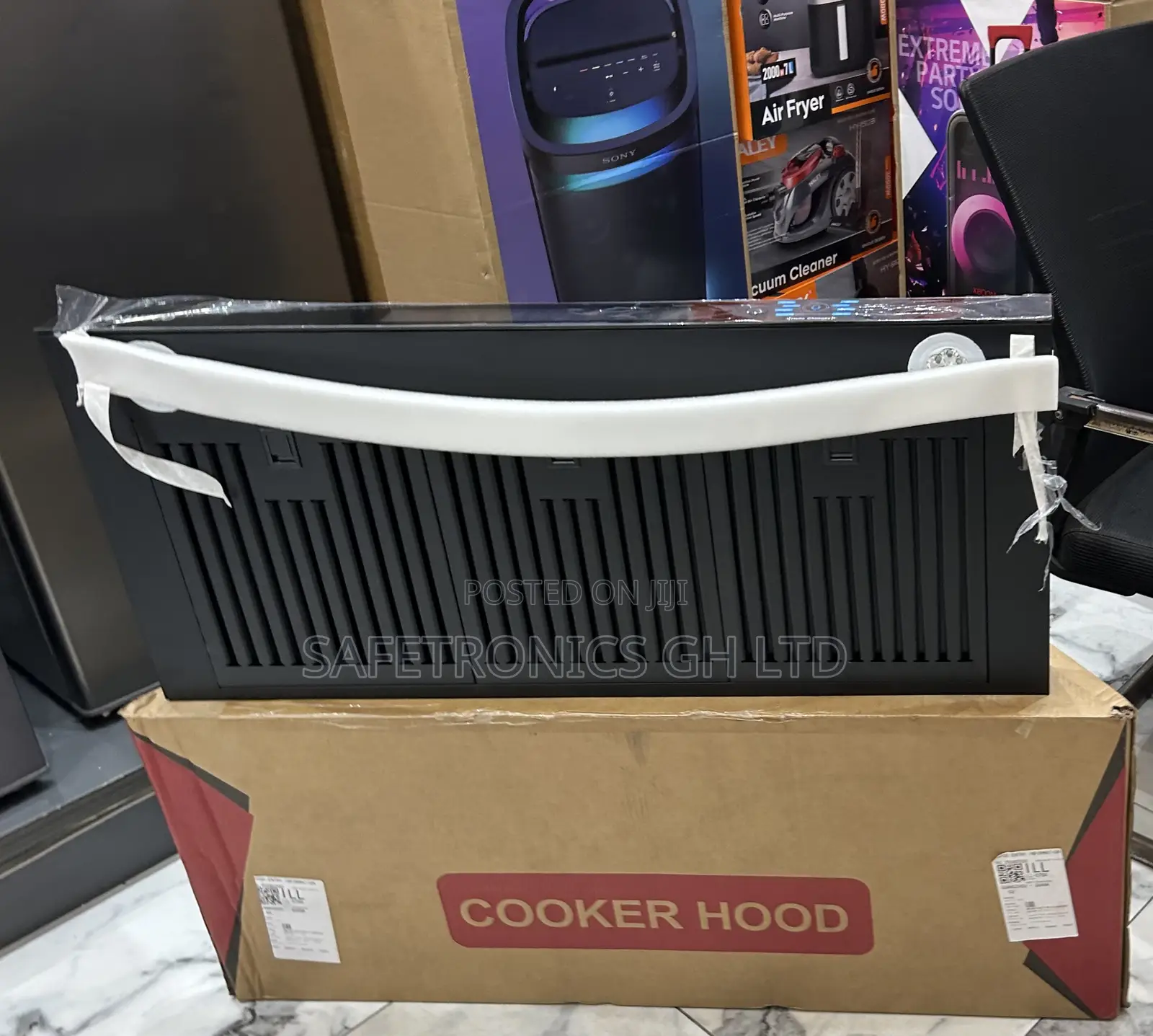 Fabulous Black Electric Kenwood in-Built Heat Extractor