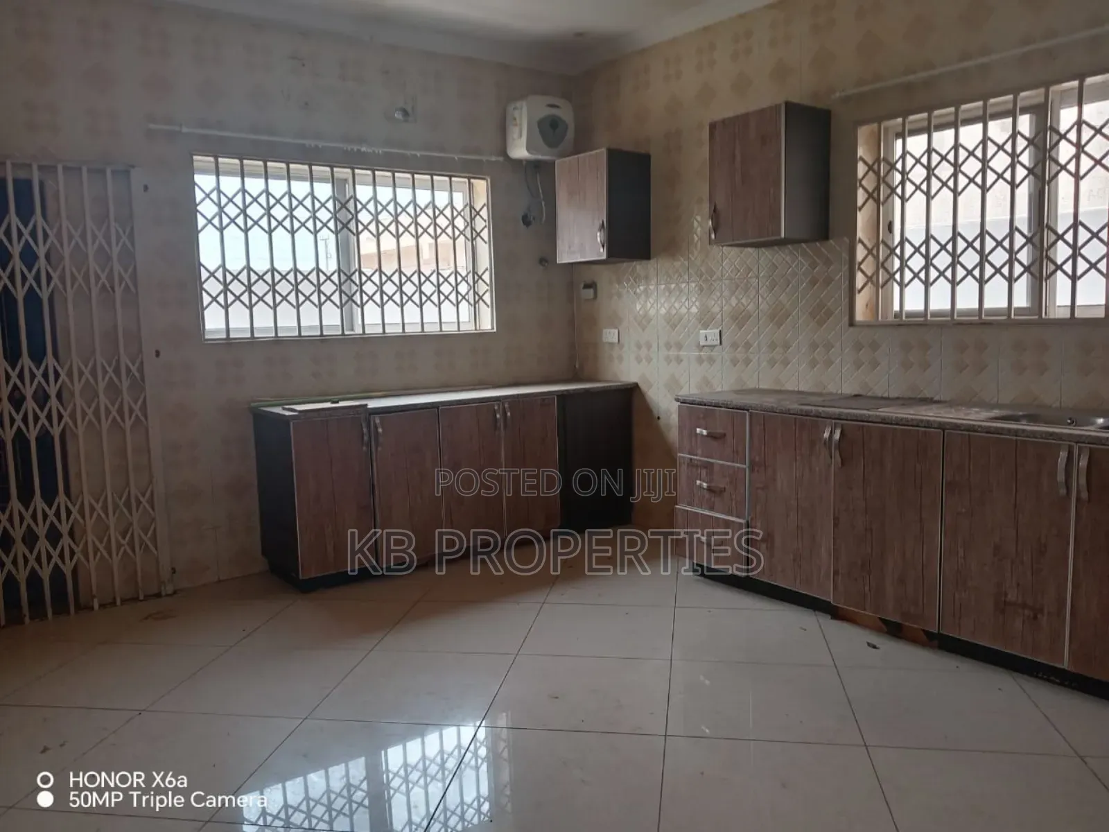 4bdrm Duplex in Kb Properties, Spintex for sale