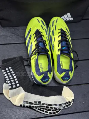 Adidas Predator Football Boots in Green Color