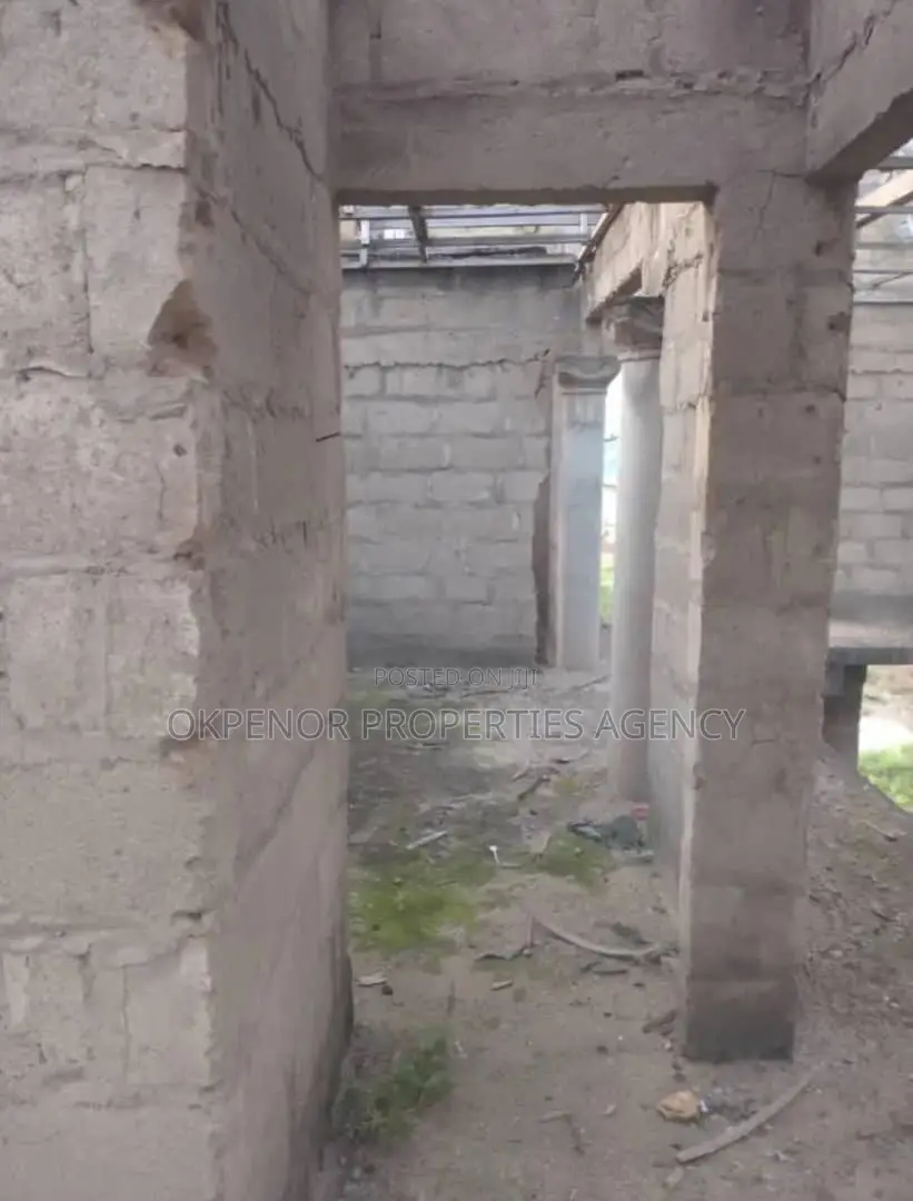 5bdrm House in Oyibi, Sasaabi for sale