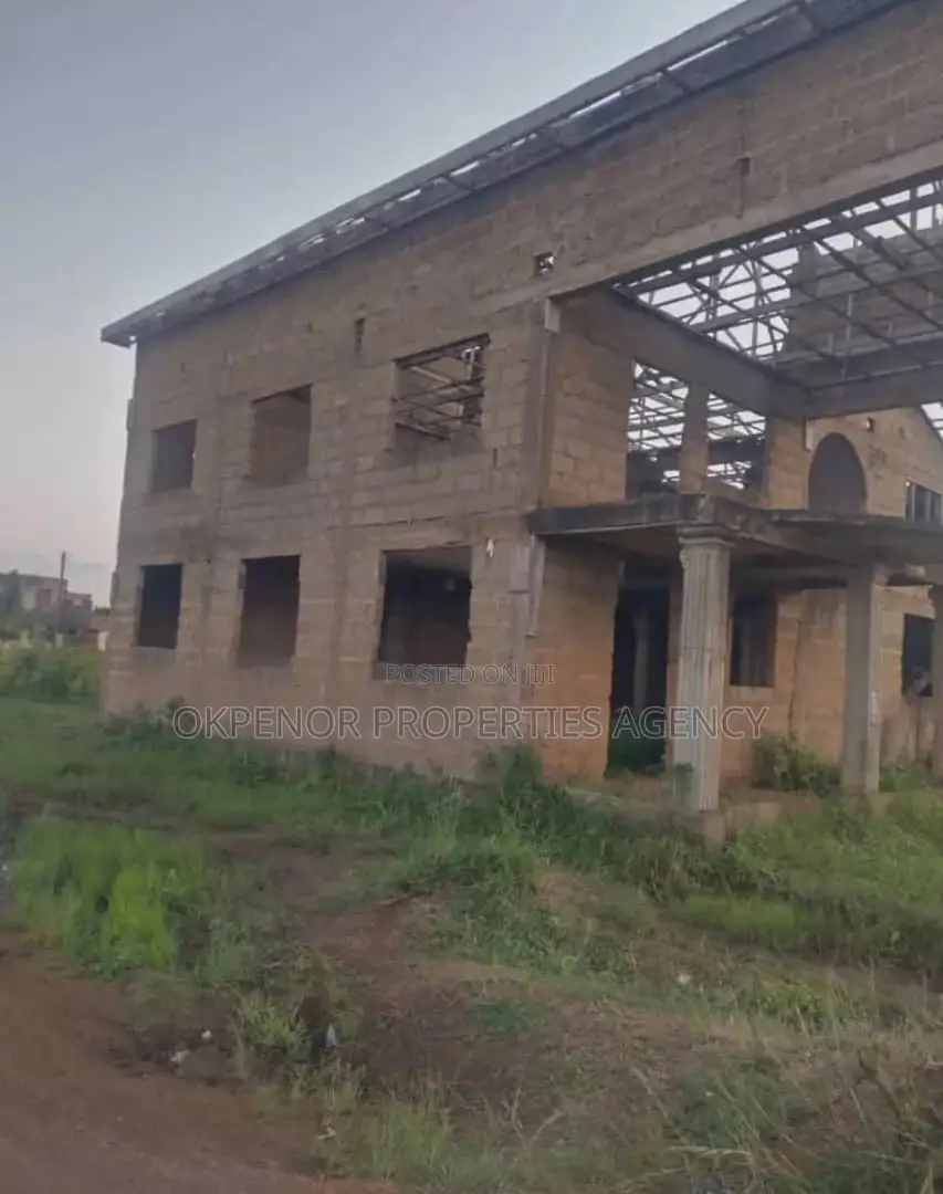 5bdrm House in Oyibi, Sasaabi for sale