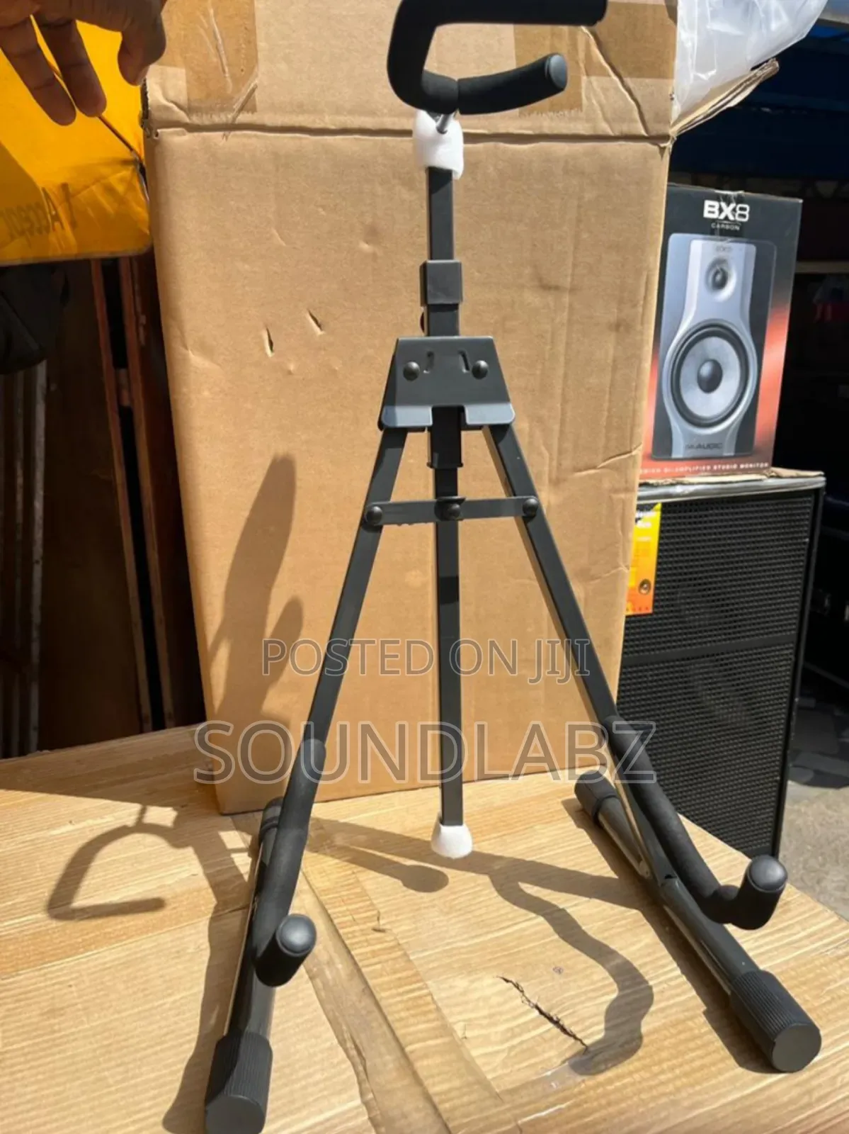 Tripod-style Guitar Stand
