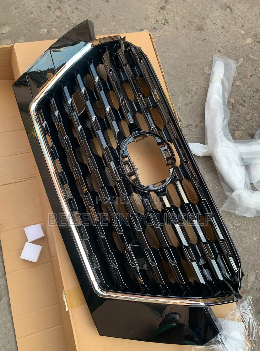 Nissan Kicks 2021,2022,2023,2024 Grille