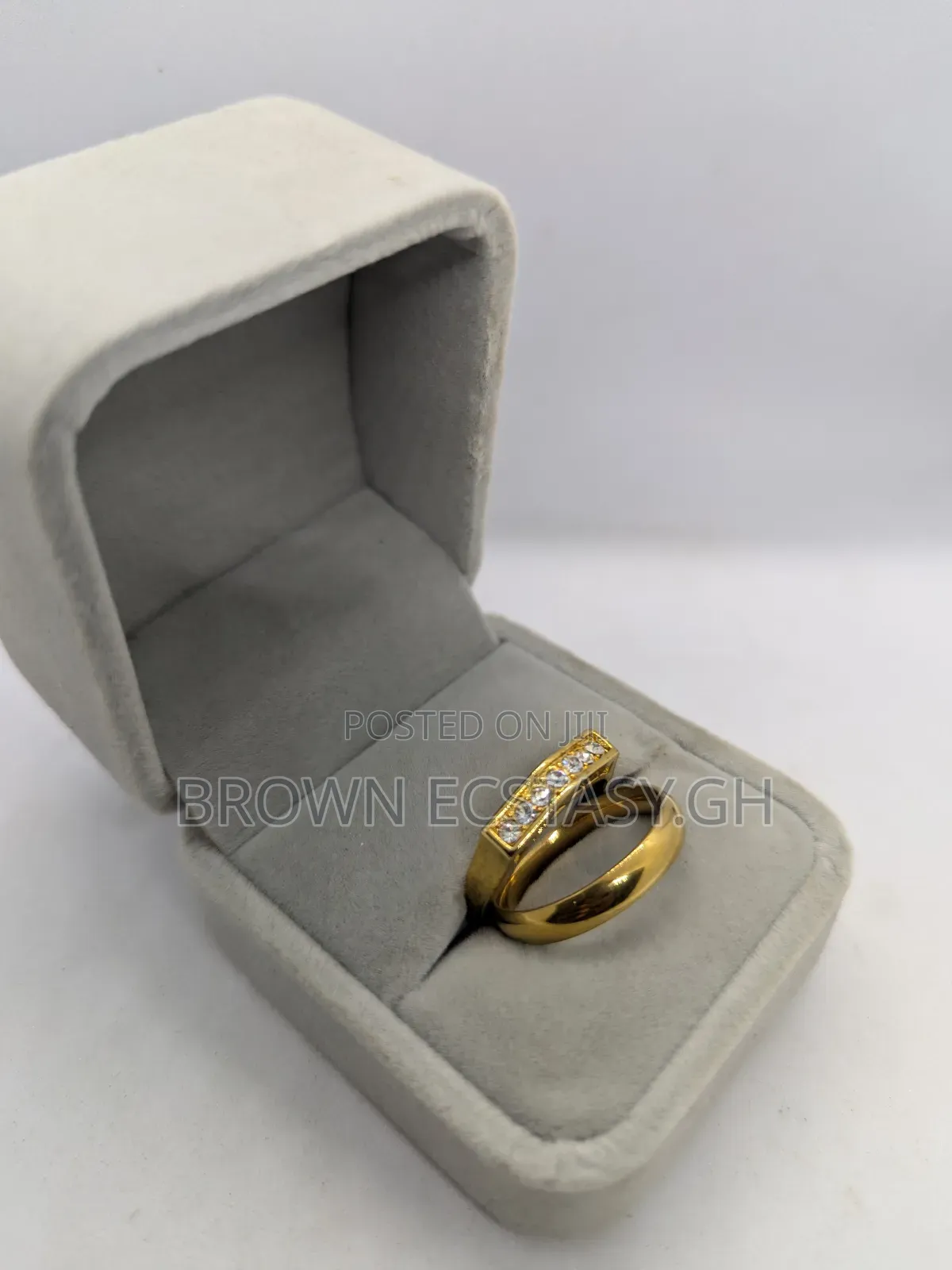Round 2 Piece Wedding Rings (Swipe For More)