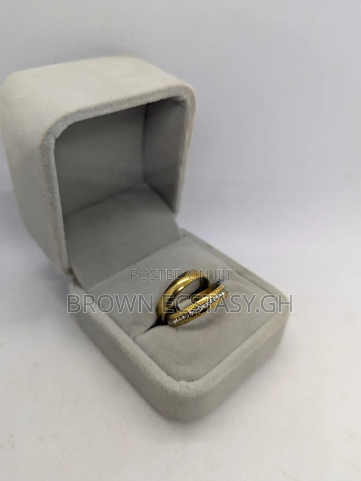 Round 2 Piece Wedding Rings (Swipe For More)