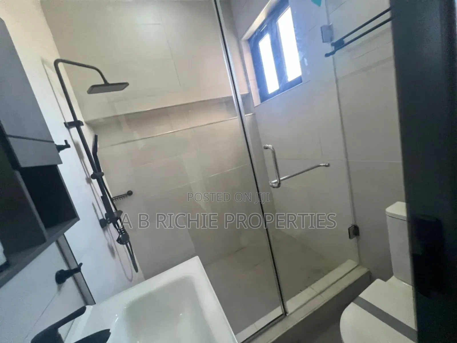 5bdrm House in Ab Richie Properties, Labone for rent