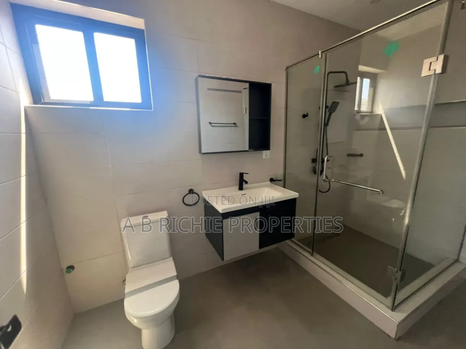 5bdrm House in Ab Richie Properties, Labone for rent