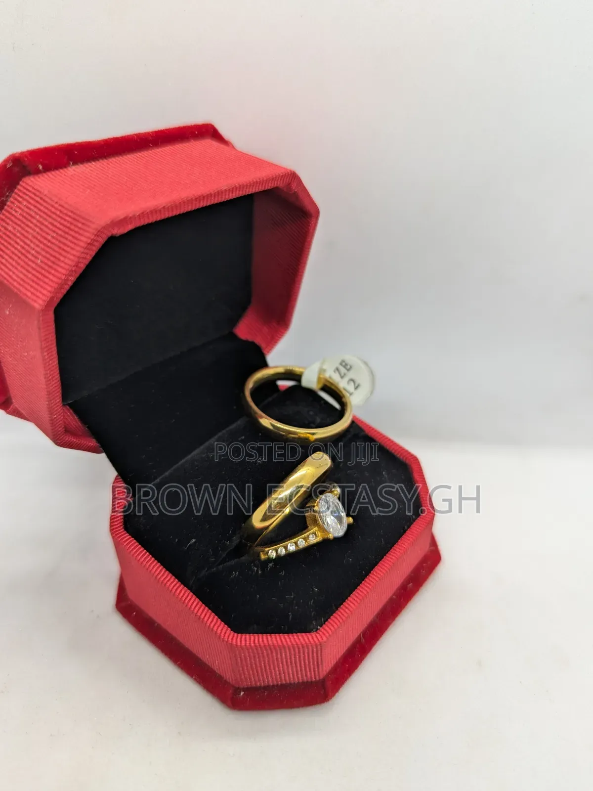 3 Pieces Round Stone Wedding Rings (Swipe)
