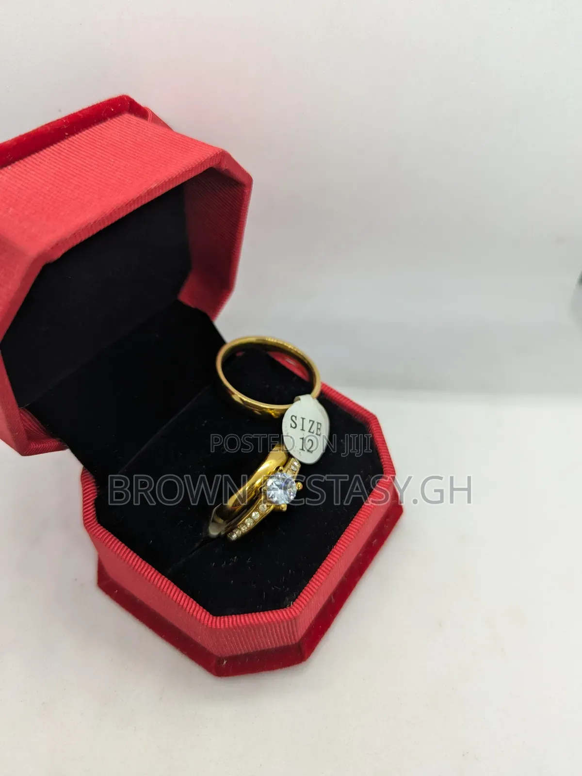 3 Pieces Round Stone Wedding Rings (Swipe)