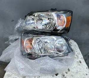 Toyota Highlander 2003 2004 2005 2006 2007 Headlight / Head Light