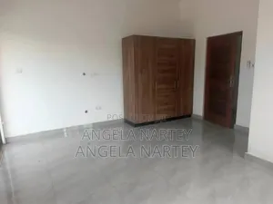 10bdrm House in East Legon, Accra Metropolitan for sale