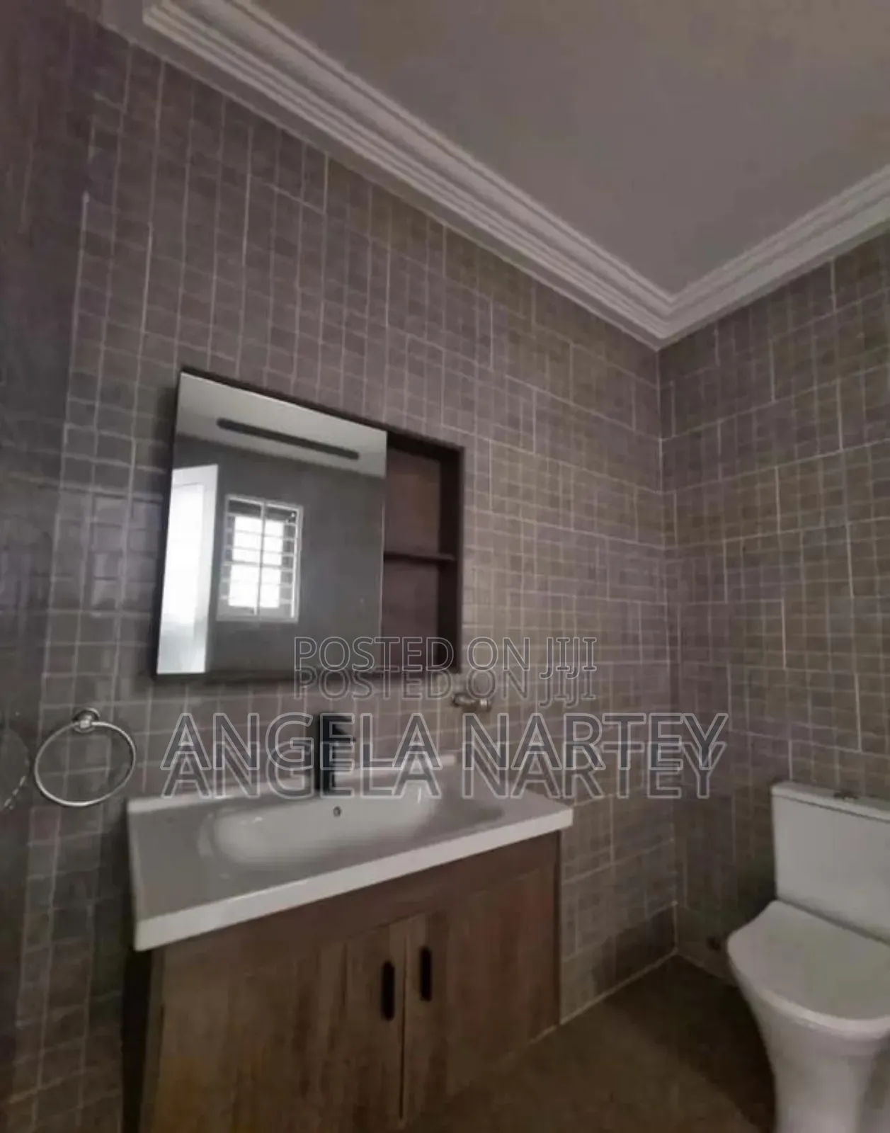 10bdrm House in East Legon, Accra Metropolitan for sale