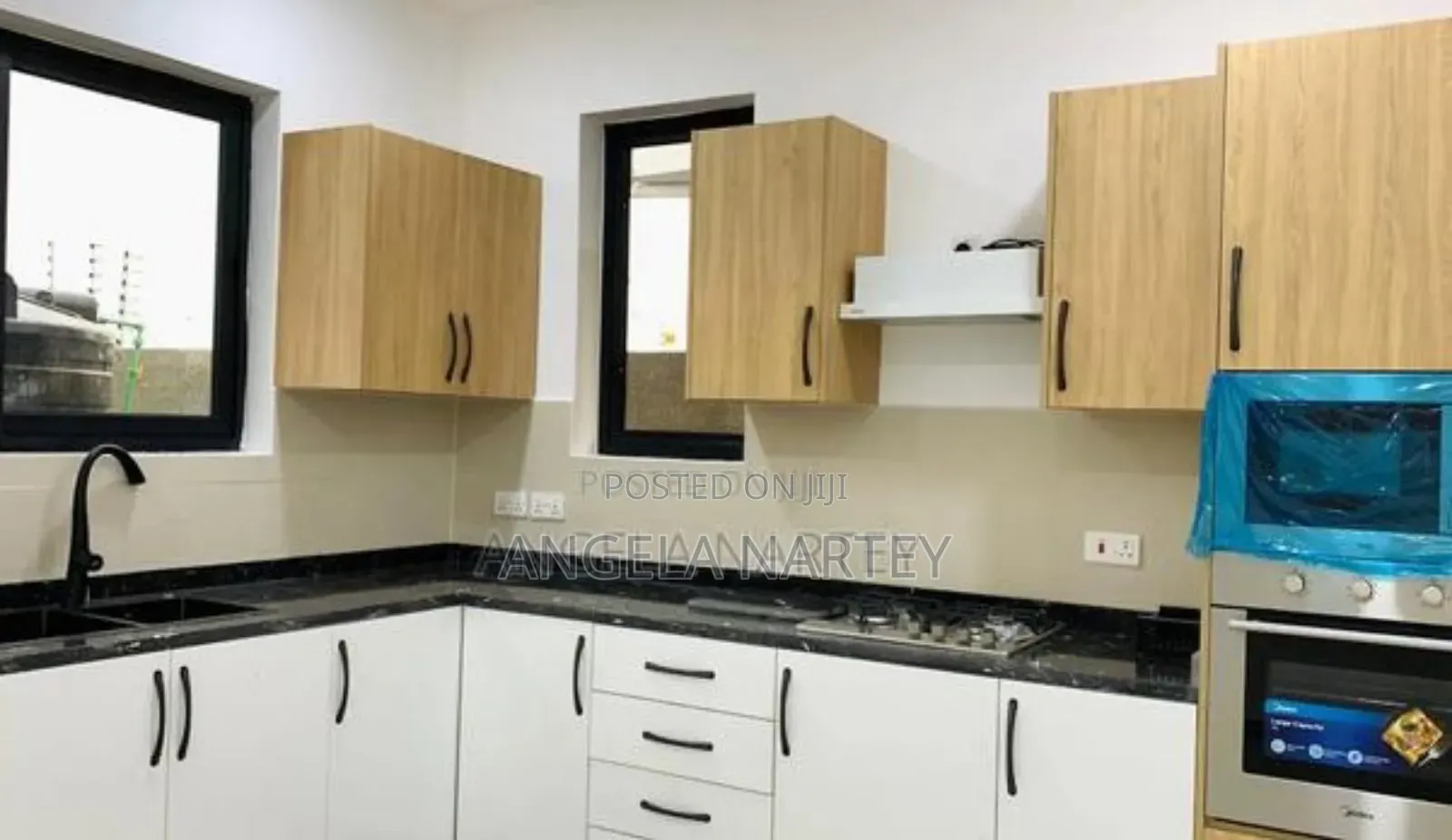 4bdrm House in Community 25 Tema for sale
