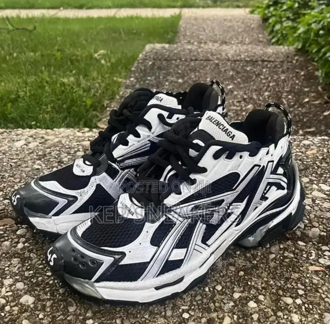 Balenciaga Runner Kick