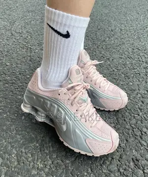 Nike Shox R4 "Barely Rose"