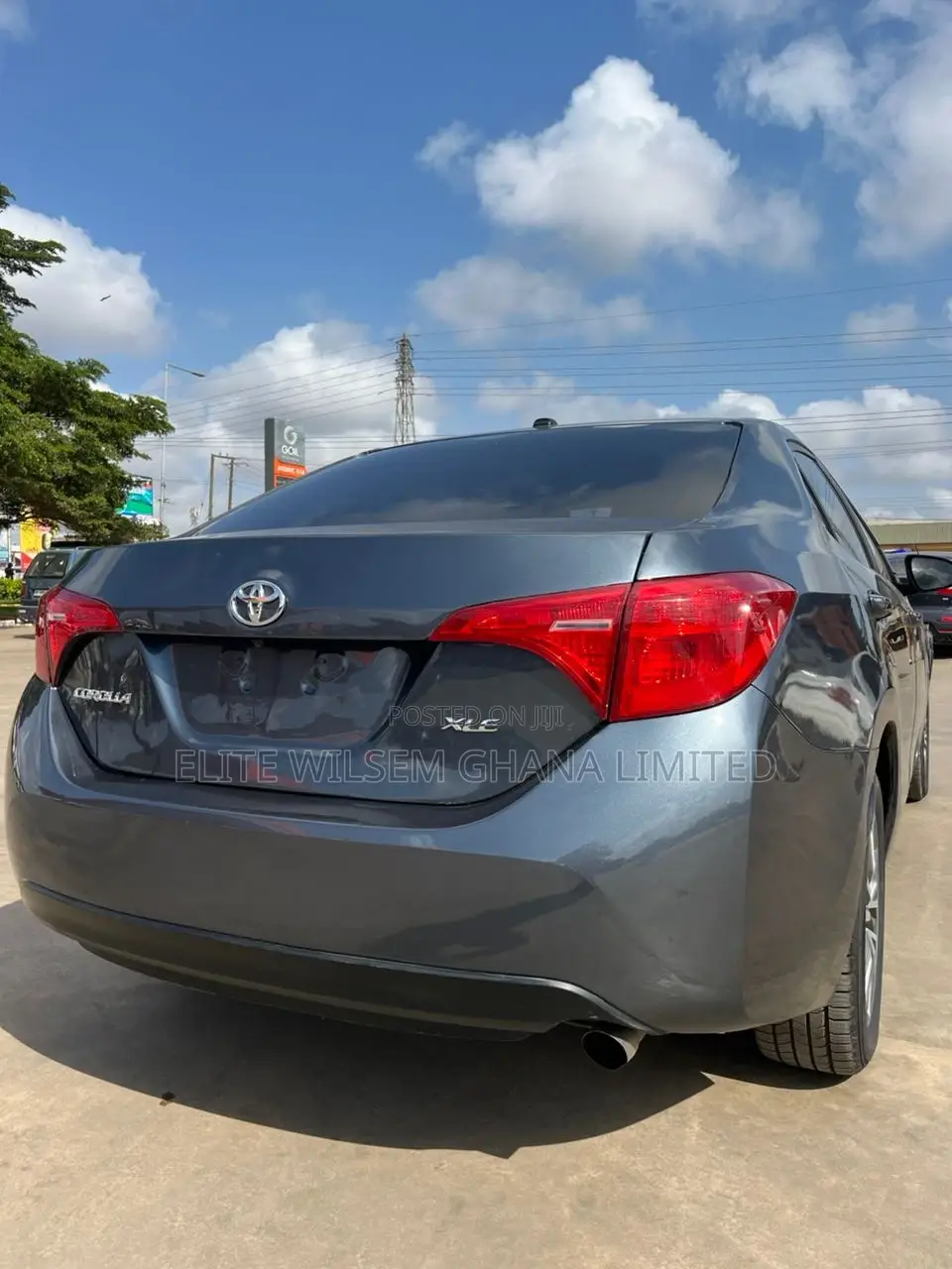 Toyota Corolla XLE (1.8L 4cyl 2A) 2018 Gray