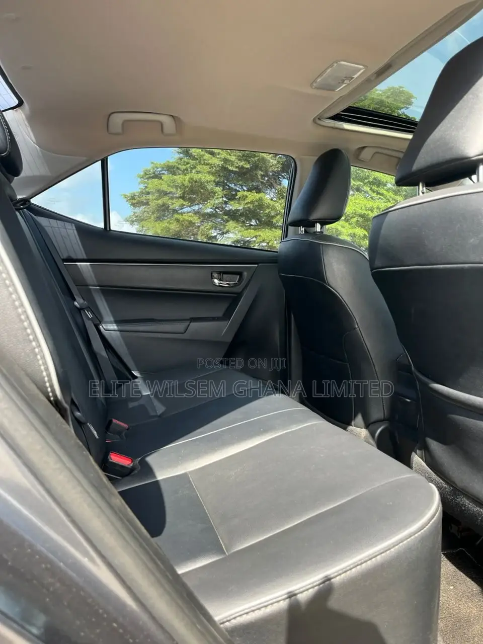 Toyota Corolla XLE (1.8L 4cyl 2A) 2018 Gray