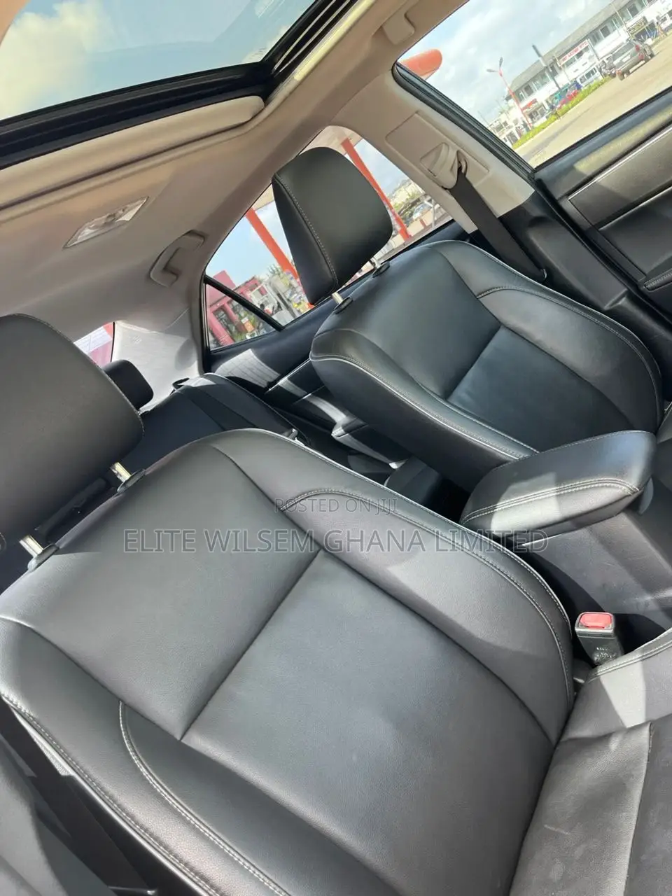 Toyota Corolla XLE (1.8L 4cyl 2A) 2018 Gray