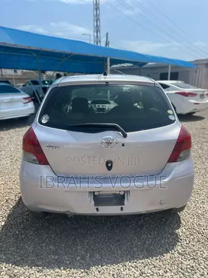 Toyota Vitz 2010 Silver