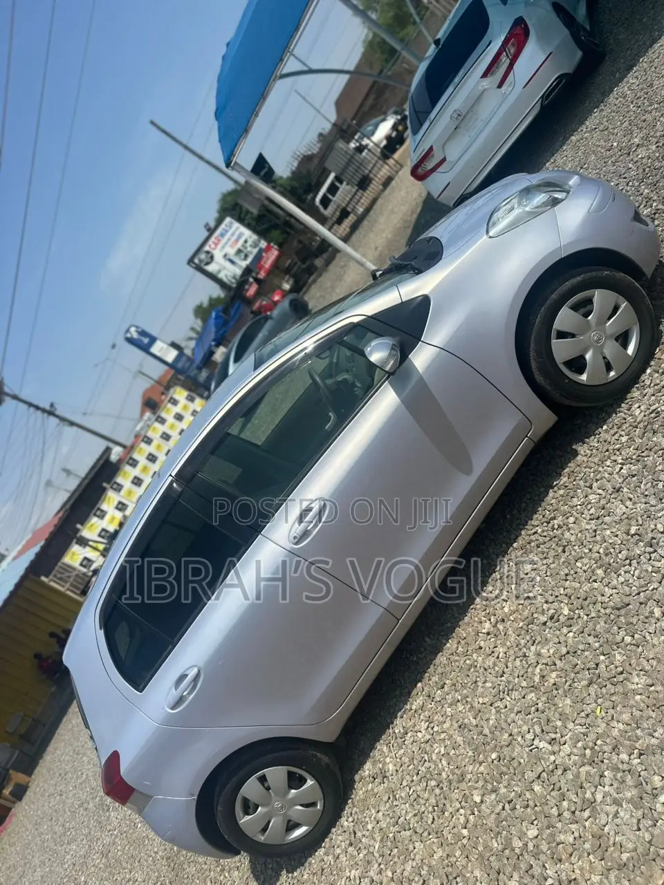 Toyota Vitz 2010 Silver