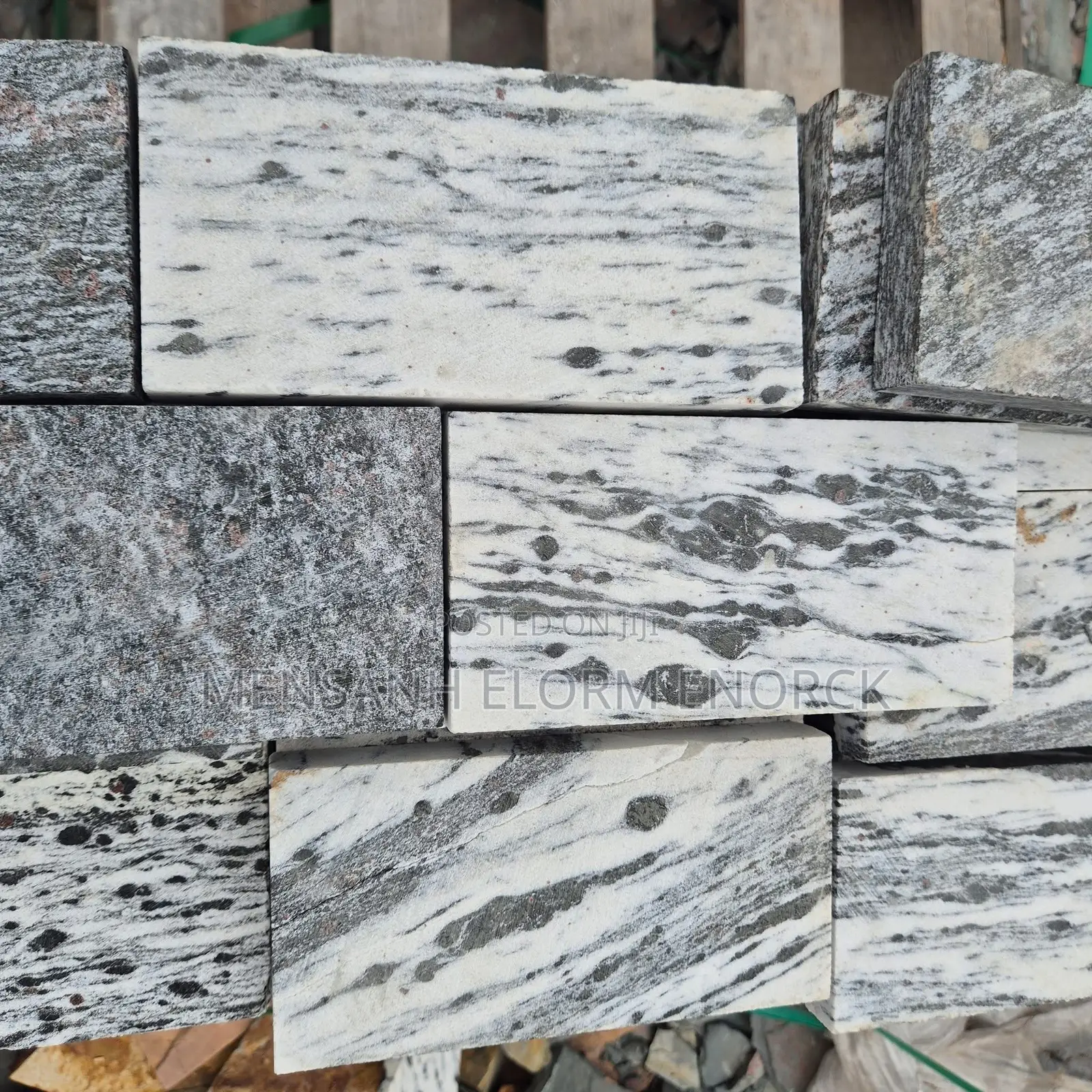 Stone Seler