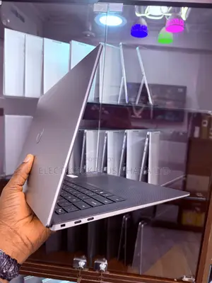 Laptop Dell Precision 5570 32GB Intel Core i7 SSD 2T