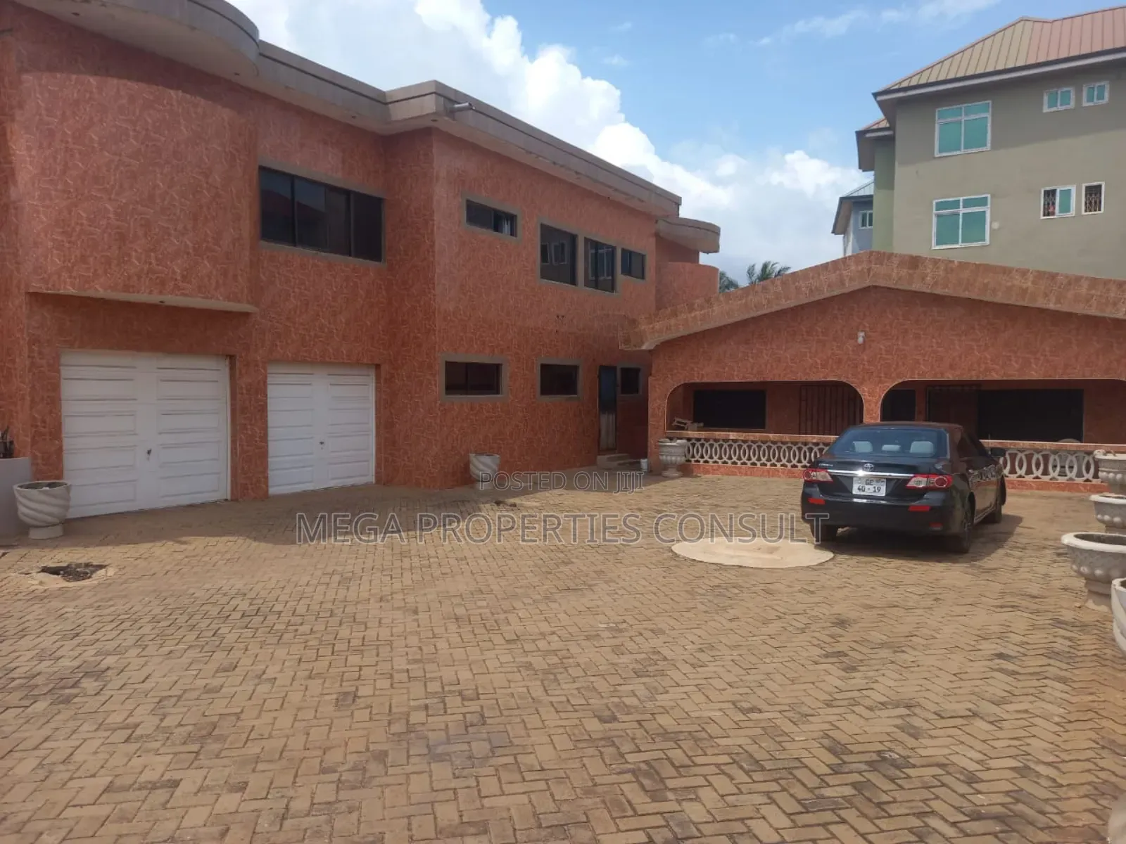 9bdrm House in Lapaz for sale