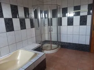 9bdrm House in Lapaz for sale